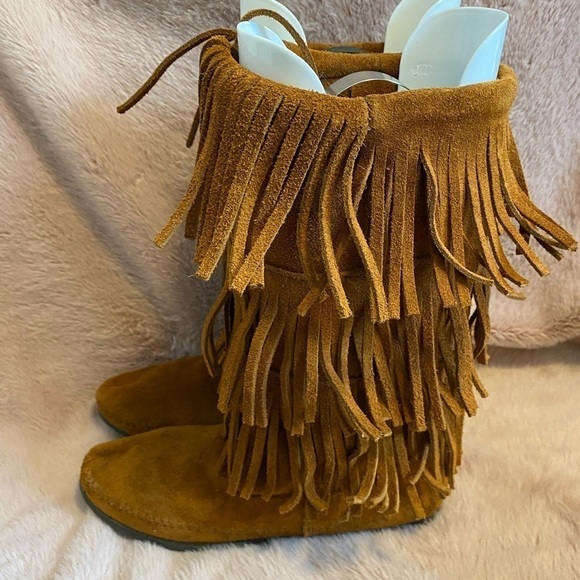 Minnetonka three layer fringe boot size 10 - Picture 3 of 6